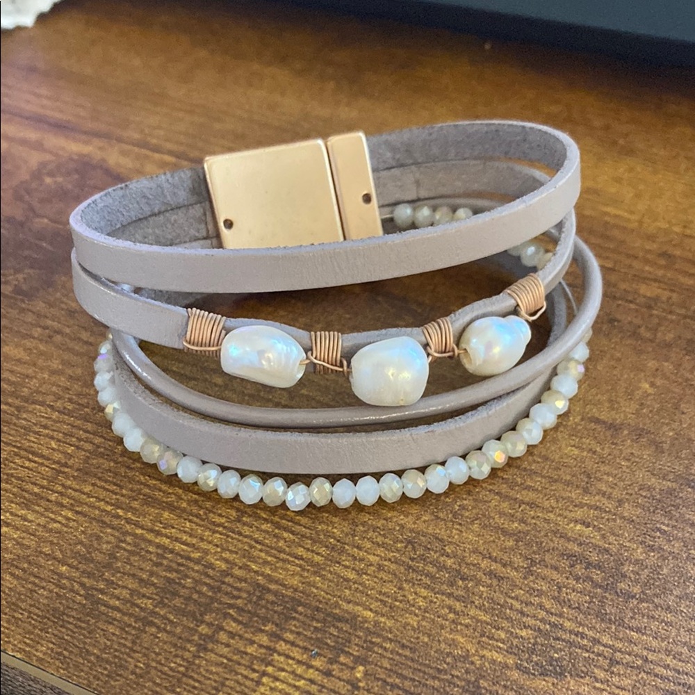 Elegant Pearl and Leather Wrap Bracelet
